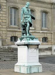 Statue de Bernard Palissy devant le musée de la céramique à Sévres